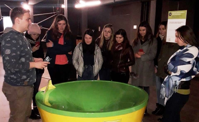 Вивчаємо модель гравітаційного поля чорної діри